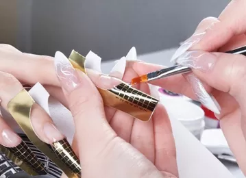 Мастер маникюра и наращивания ногтей